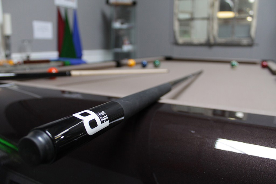 Queue de billard design Blacklight - Billards Toulet - Accessoires personnalisés
