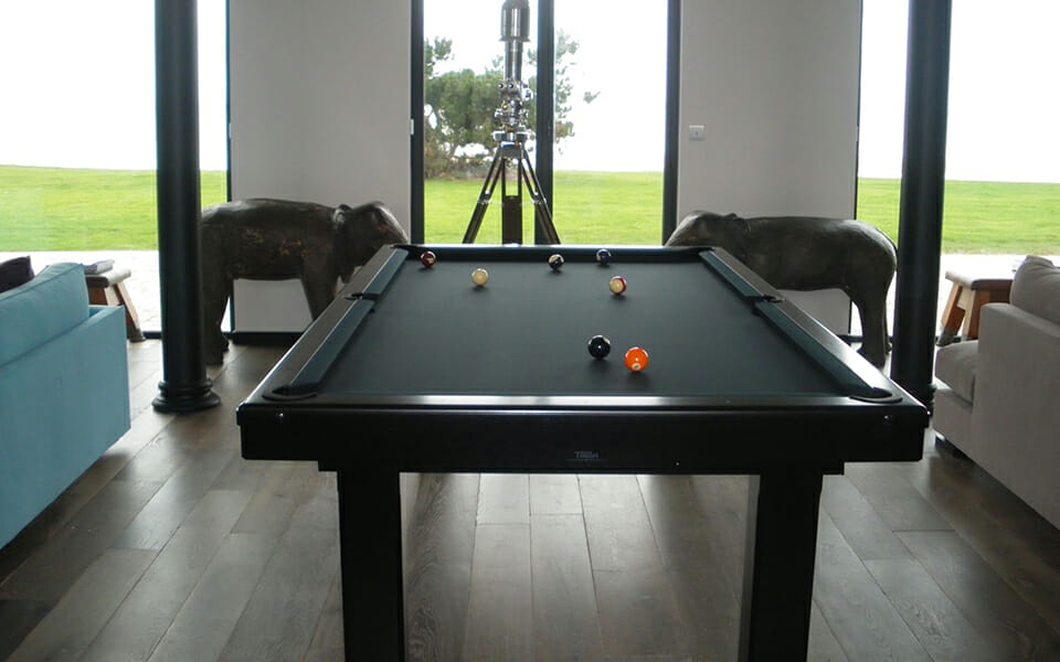 billard Moderne en bois entièrement noir