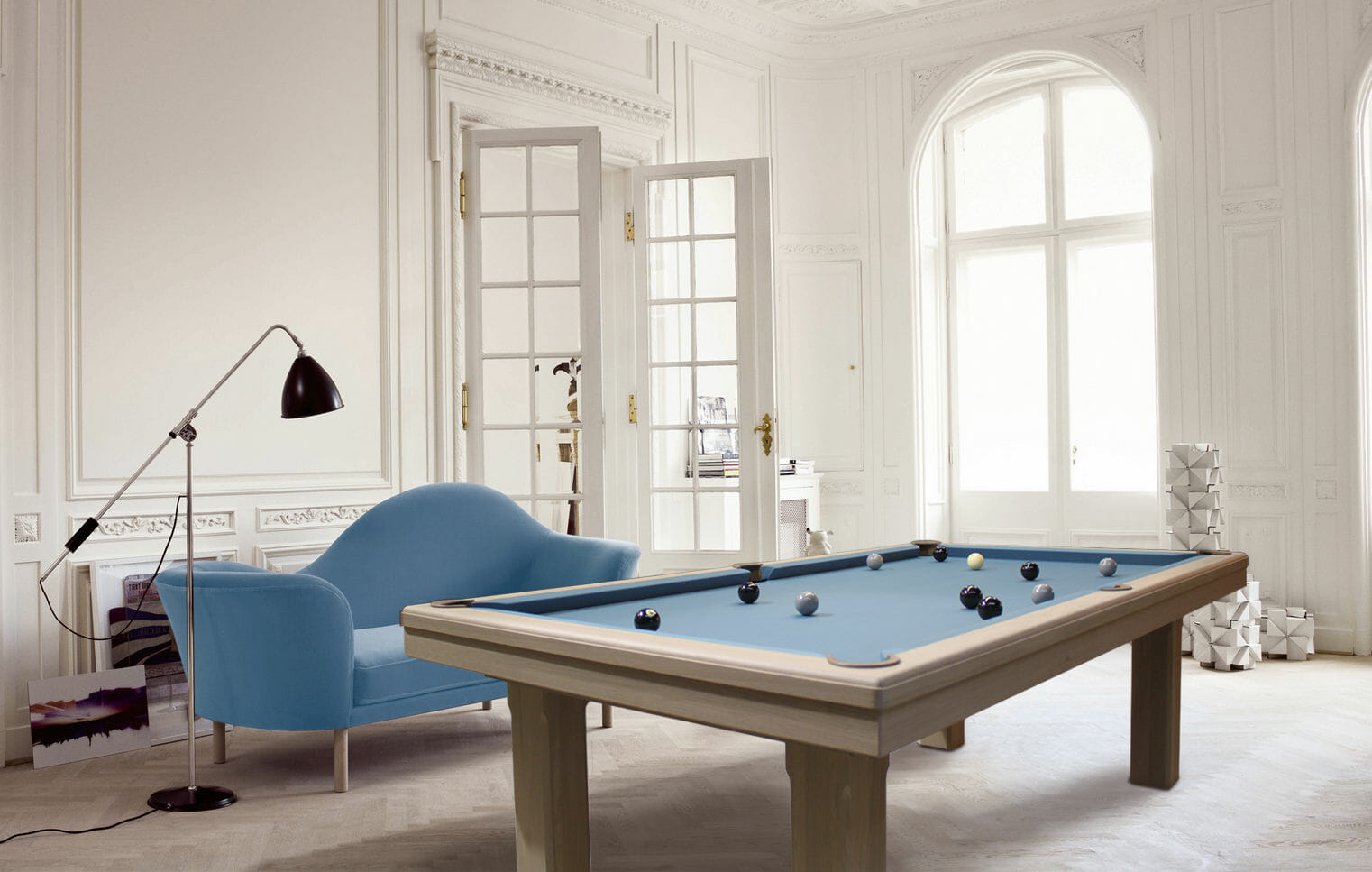 billard Moderne en bois contours gris avec tapis bleu