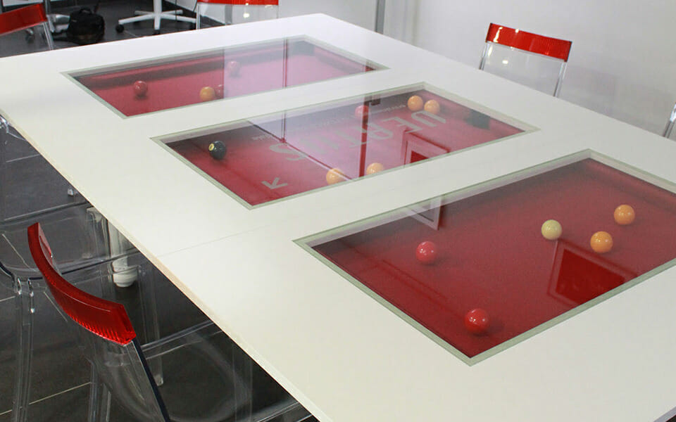 Billard table tapis rouge bois blanc billards toulet