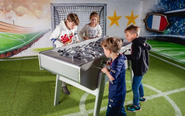 Board games, football table, escape game, ... games are back in fashion !