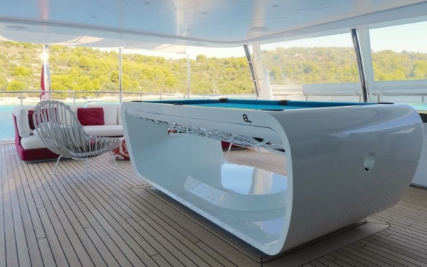Yate y billar : cuando dos universos de alta gama se encuentran.