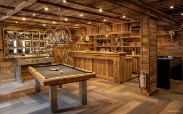 Le chalet de luxe K2 fait le choix du billard Megève pour son espace détente.