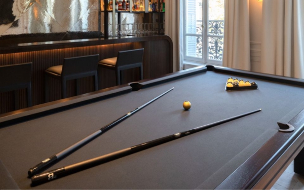 The Broadway pool table seduces the Paris Design District agency for an exceptional apartment.