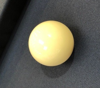 Bille de billard blanche